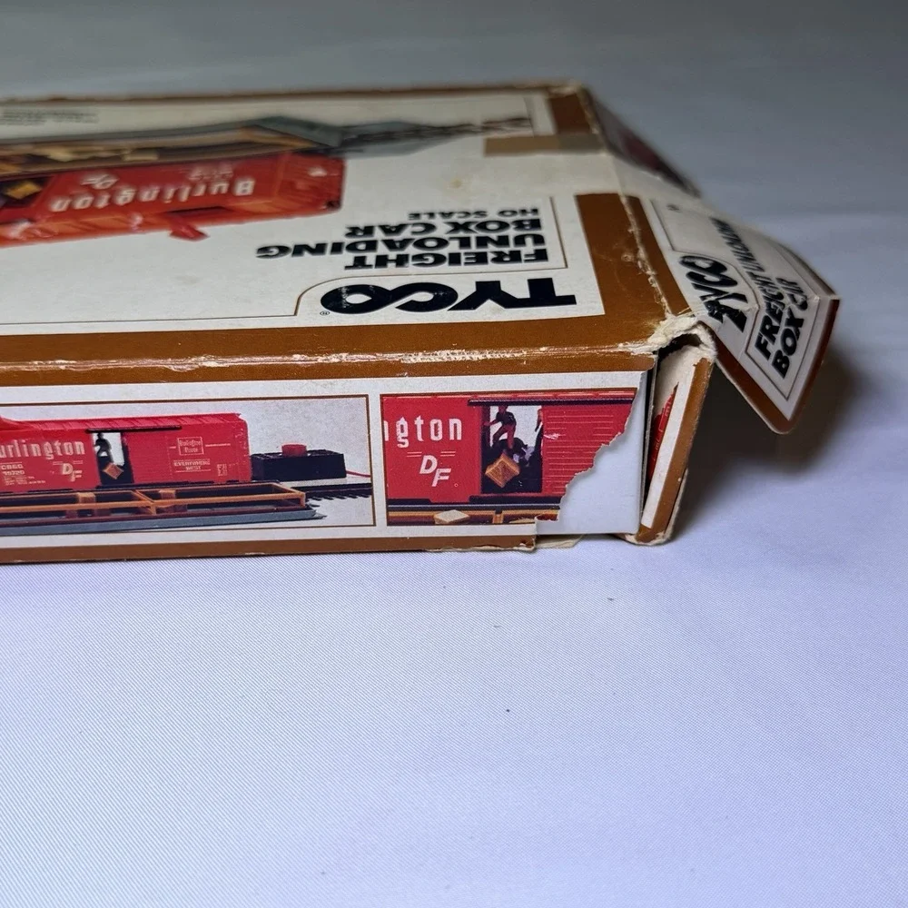 Vintage Tyco HO Scale Freight Unloading Box Car Set (No. 930) Train Set With Box